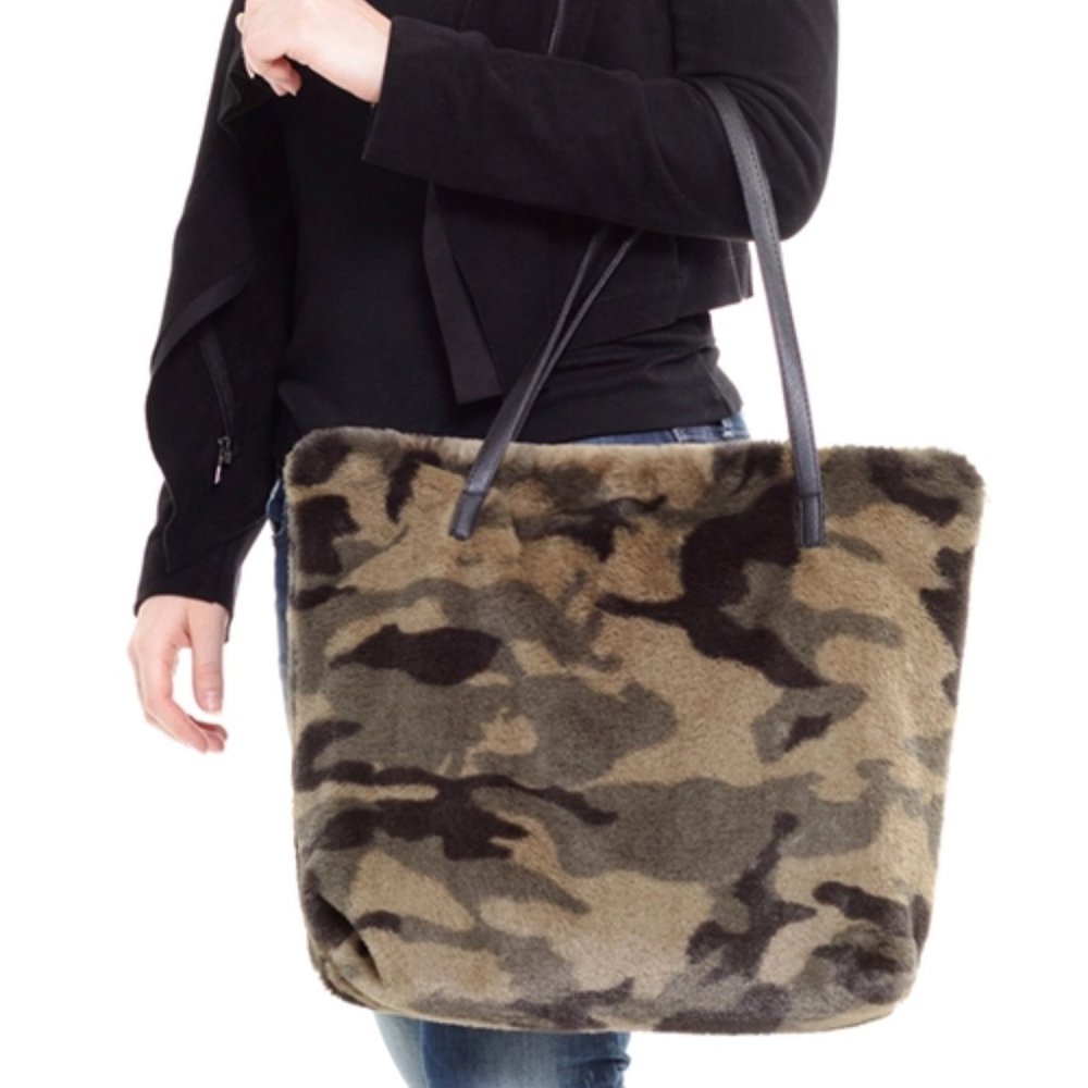 CAMO ZIPPER LARGE TOTE BAG PURSE NEW
